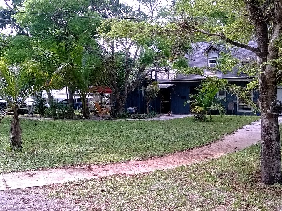 2nd image of 1001 Manor Dr