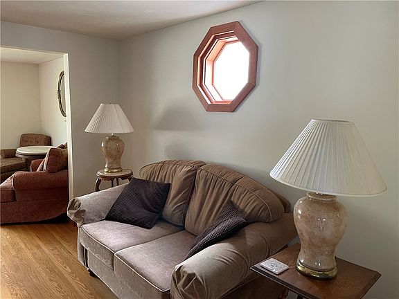4th image of 340 Athens Blvd