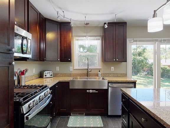4th image of 11534 Framingham Dr