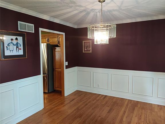 4th image of 821 Black Oak Dr