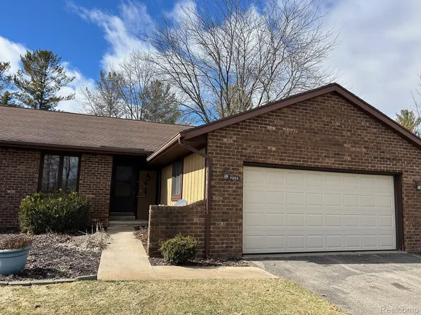 11255 Whispering Creek Dr, Allendale, MI 49401