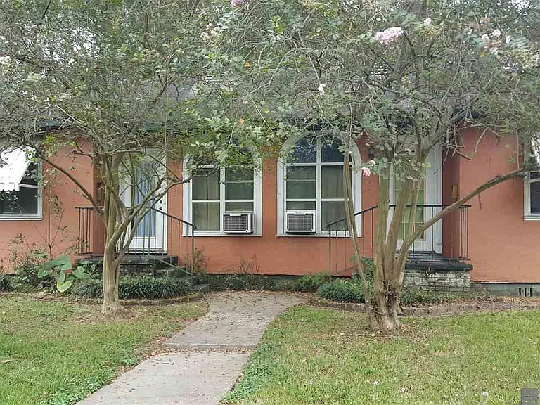2148 Stanford Ave — Photo 1