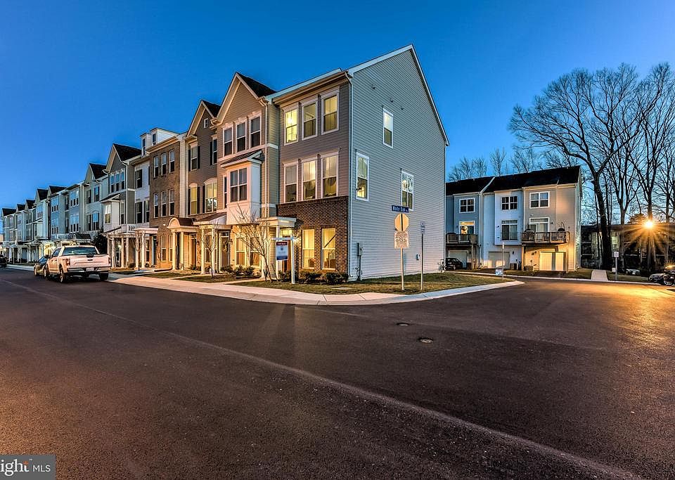 1st image of 302 White Oak Way