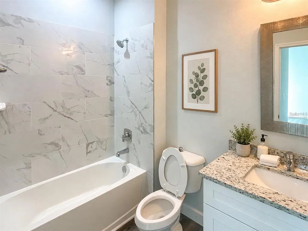 3 bed, 2.0 bath, 1379 sqft, $1,697 — Photo 4