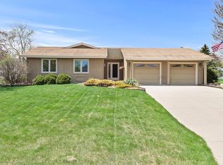 7627 S Bishops Way, Franklin, WI 53132