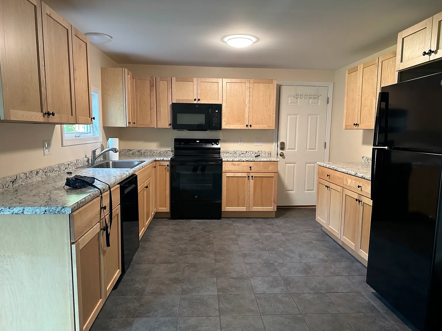 3 bed, 1128 sqft, $2,250 — Photo 4