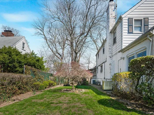 Utopia Parkway, Jamaica Estates, NY 11432