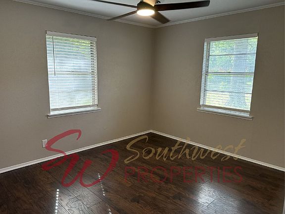 5th image of 889 N Charlotte Ave