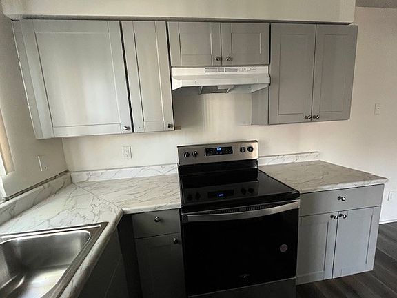 5th image of 51099 Eisenhower Dr #F