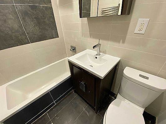 3rd image of 474 Lafayette Ave #1P