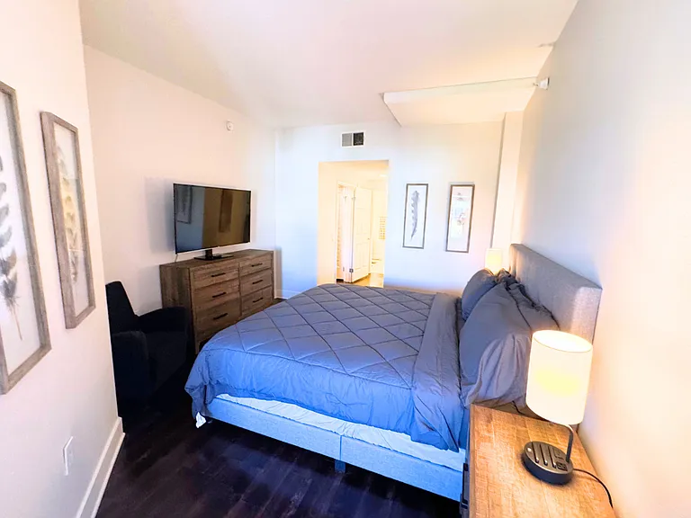 10740 Wilshire Blvd #605 — Photo 24