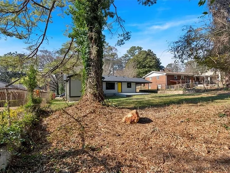 2142 Cloverdale Dr — Photo 19