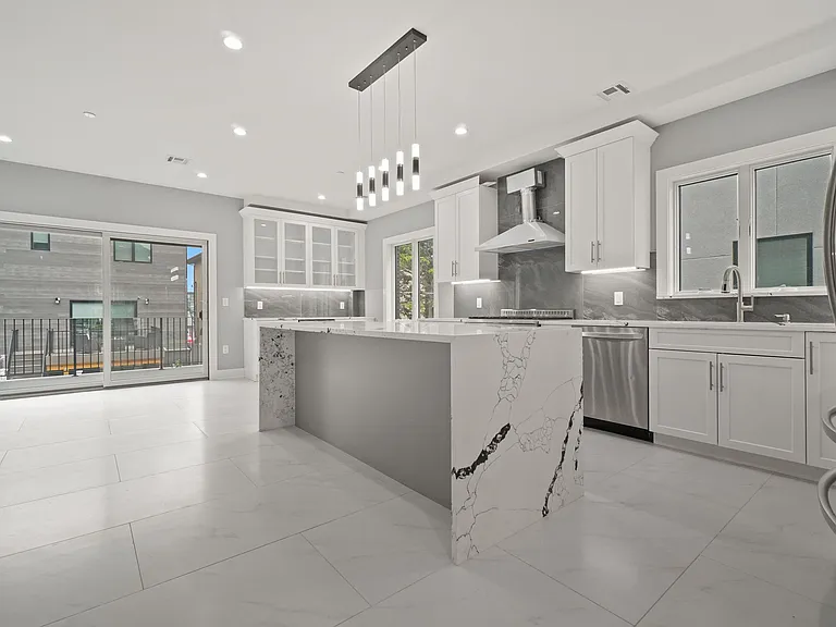 61 Lawton Ave #B — Photo 9