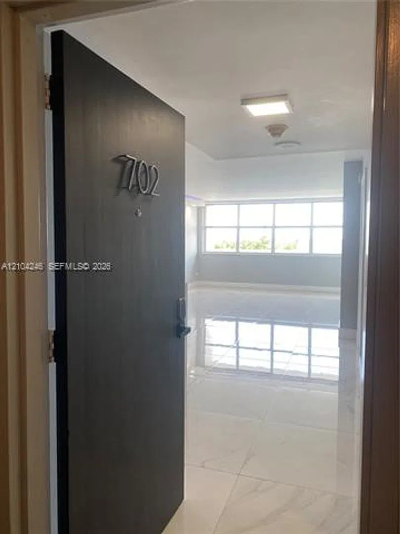 1420 Brickell Bay Dr cu-702E, Miami, FL 33131 — Photo 2