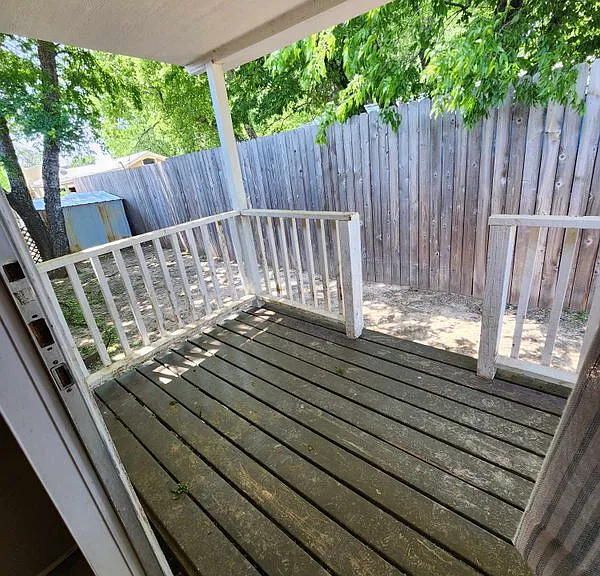 922 Ashwood St — Photo 41