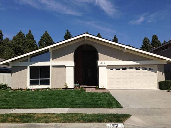 NEW GORGEOUS CURB APEAL