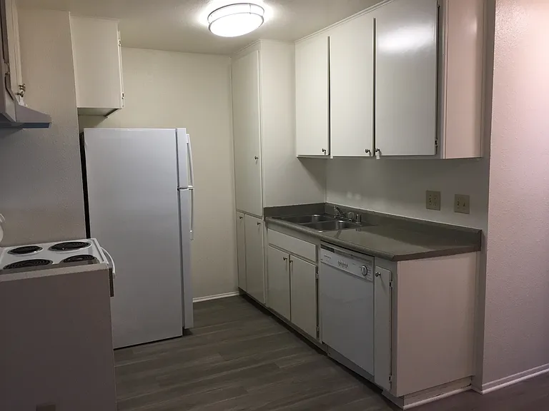 5245 Wood St #L — Photo 10