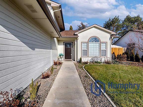 3rd image of 256 W Woodbury Dr