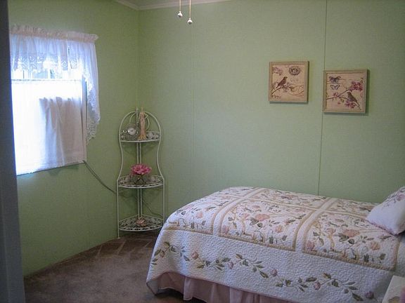 Guest bedroom