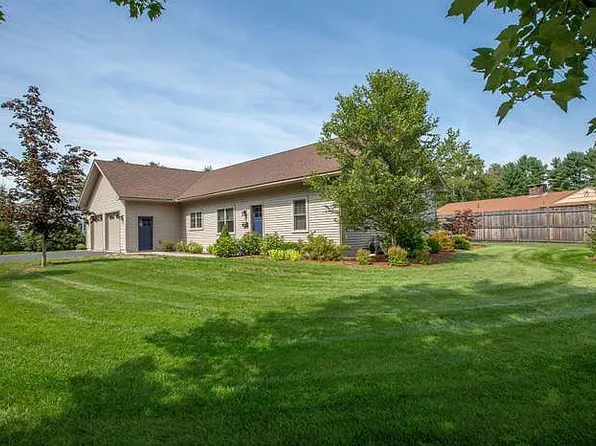 15 Bonnaille Ave, Lewiston, ME 04240