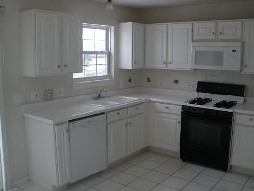 4th image of 521 N Oakwood Ave