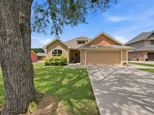 114 Sequoya Dr, Lake Kiowa, TX 76240