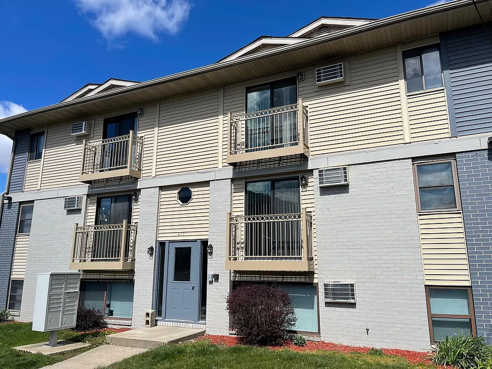 612 E Court St #9
