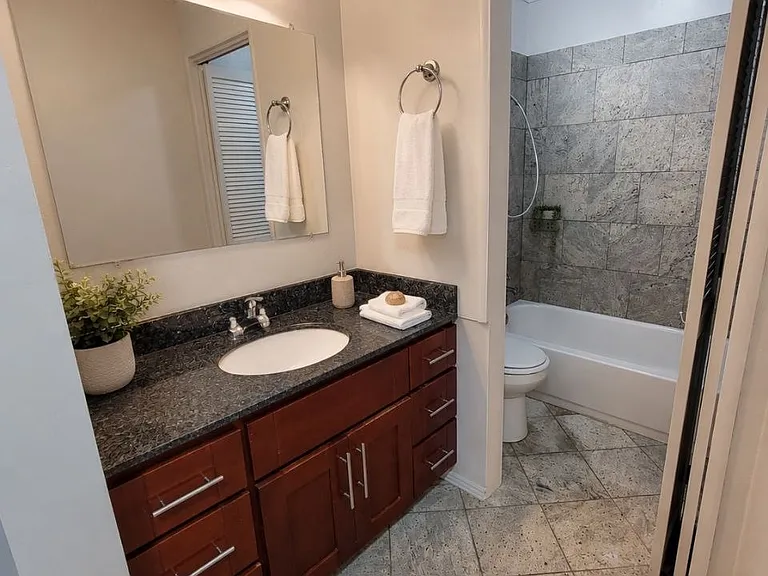 1477 Del Rio Cir #C — Photo 8