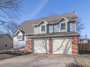 9504 W 117th St, Overland Park, KS 66210