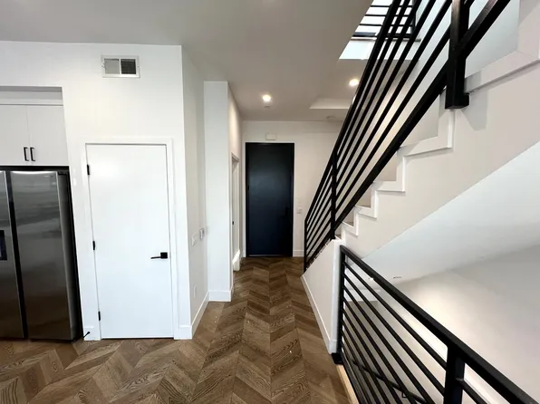7219 Amigo Ave #101, Reseda, CA 91335