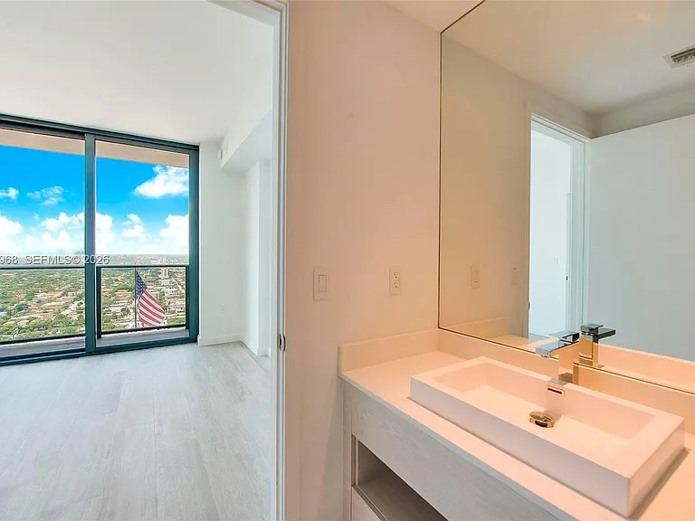 55 SW 9th St #3507 — Photo 6