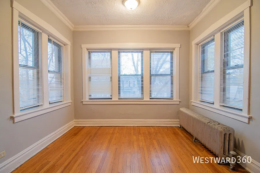 Building Photo - 3821 W Wrightwood Ave #1A