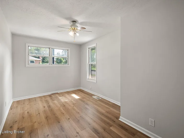 204 W Tenny Ave — Photo 9