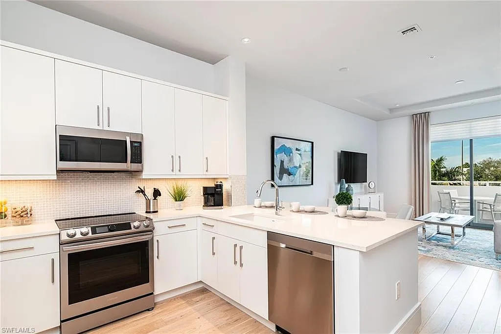 2 bed, 1.0 bath, 865 sqft, $15,750 — Photo 3