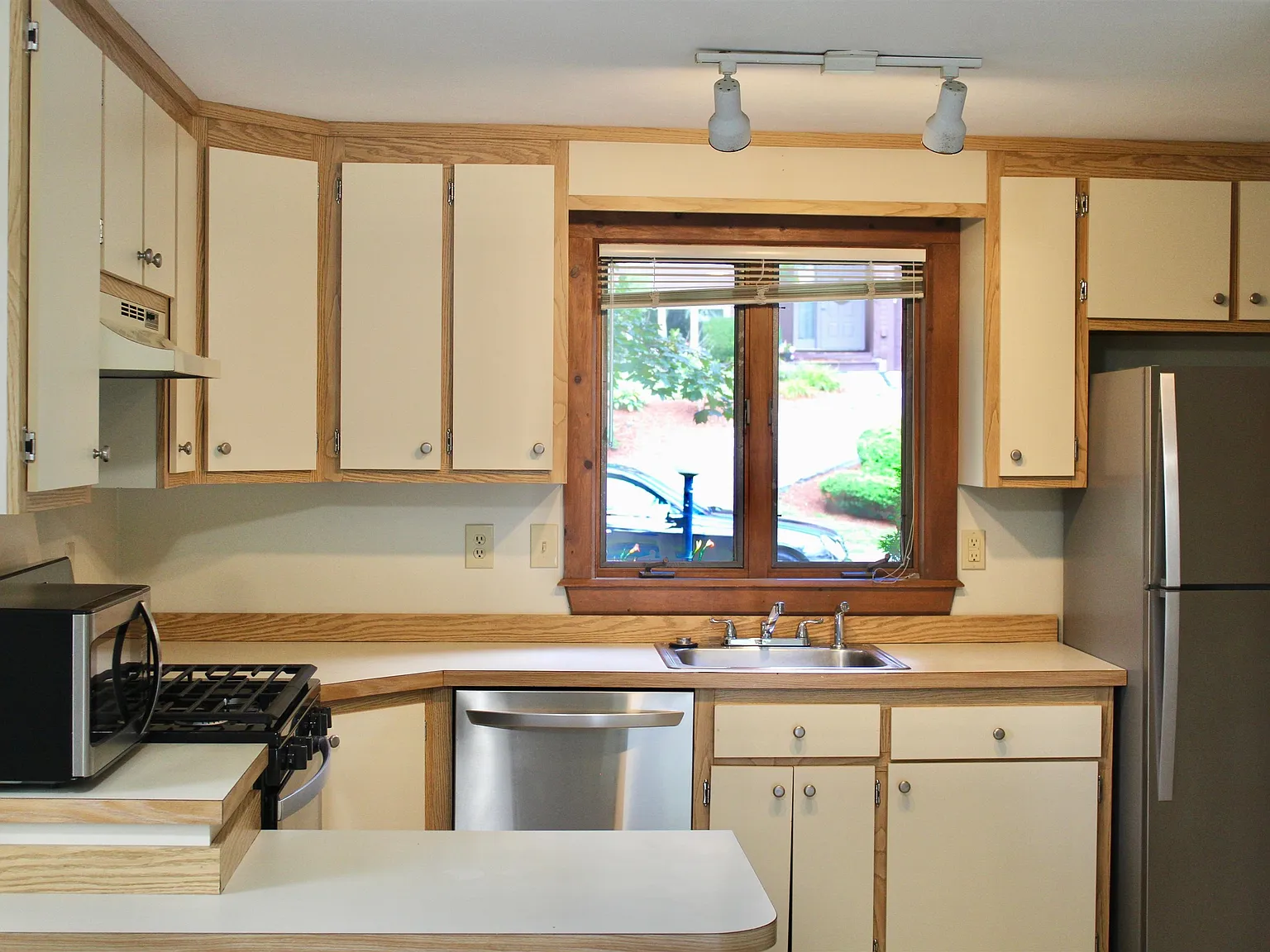 Brittany Place Condos — Photo 4