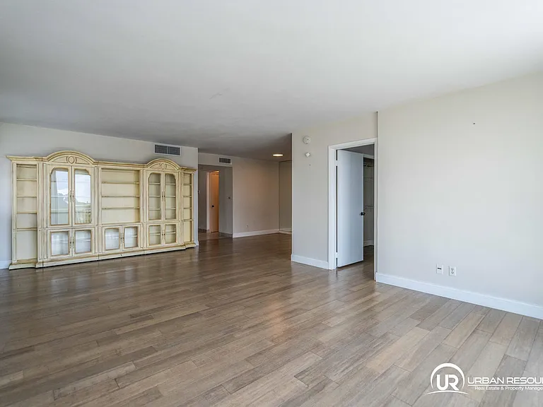 9500 W Bay Harbor Dr #7D — Photo 7