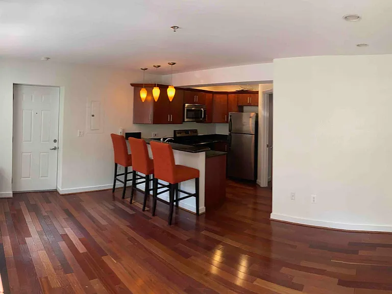 1512 Marion St NW #101 — Photo 3