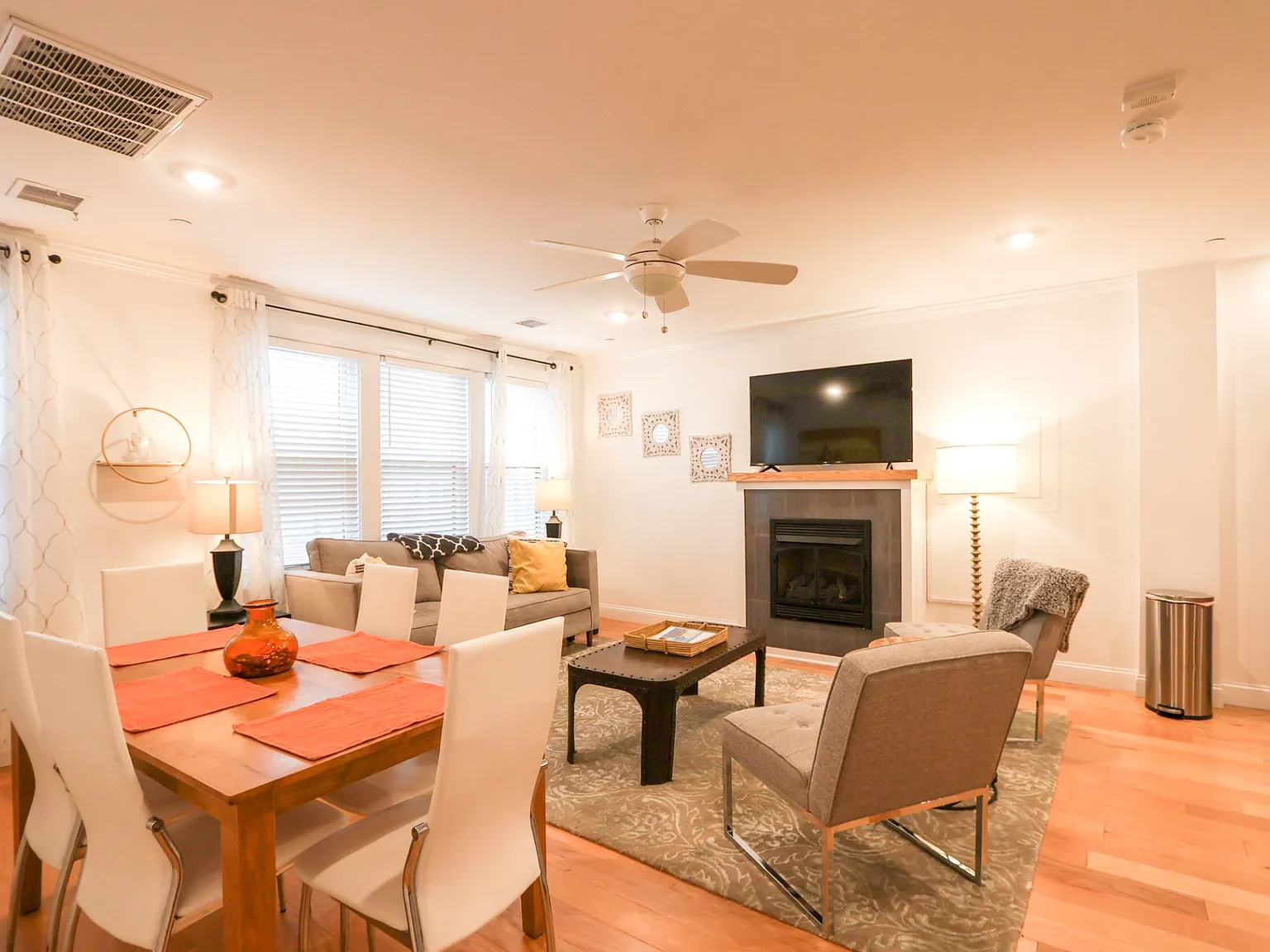 2 bed, 1000 sqft, $7,995 — Photo 2