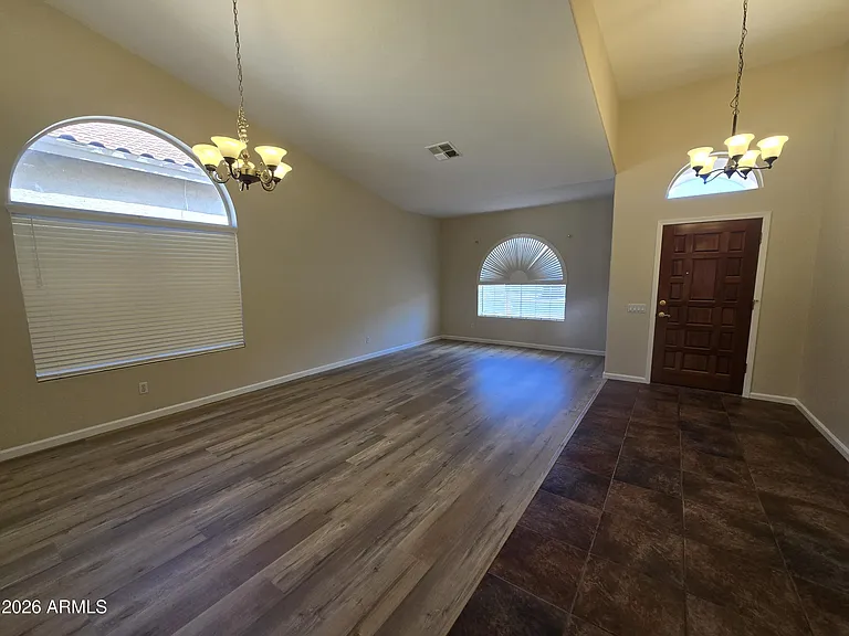 634 W Silver Creek Rd — Photo 4