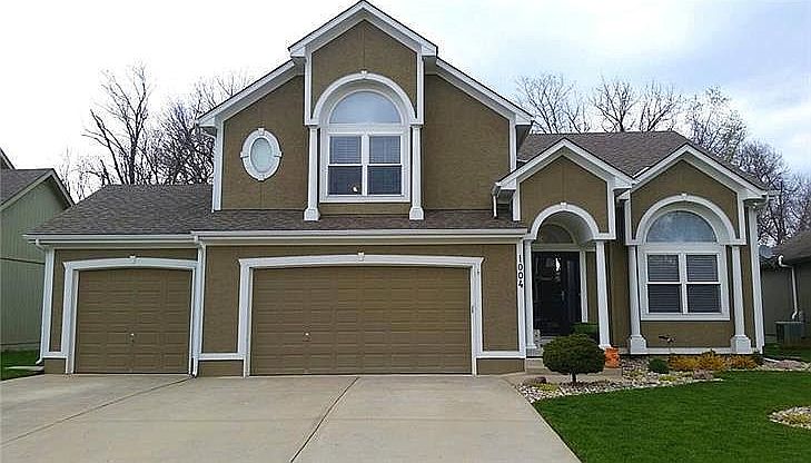 1st image of 1004 NW Cedar Ln