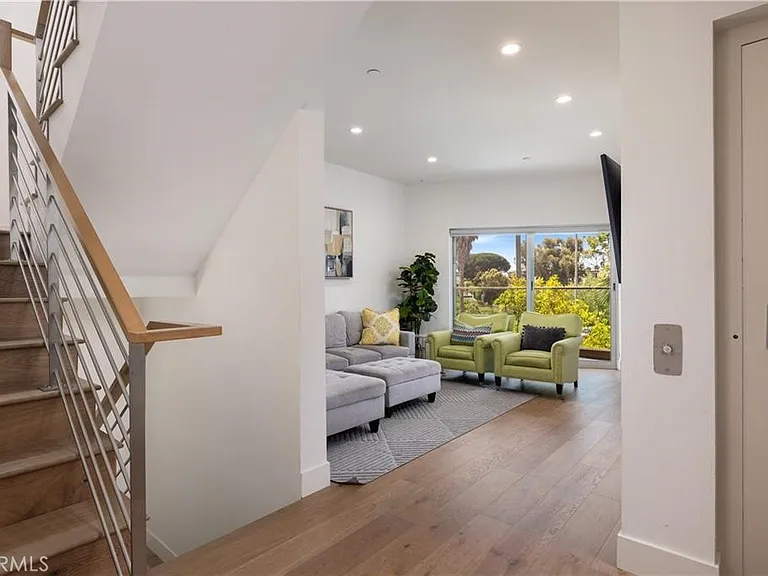 3920 Coast Hwy E — Photo 10