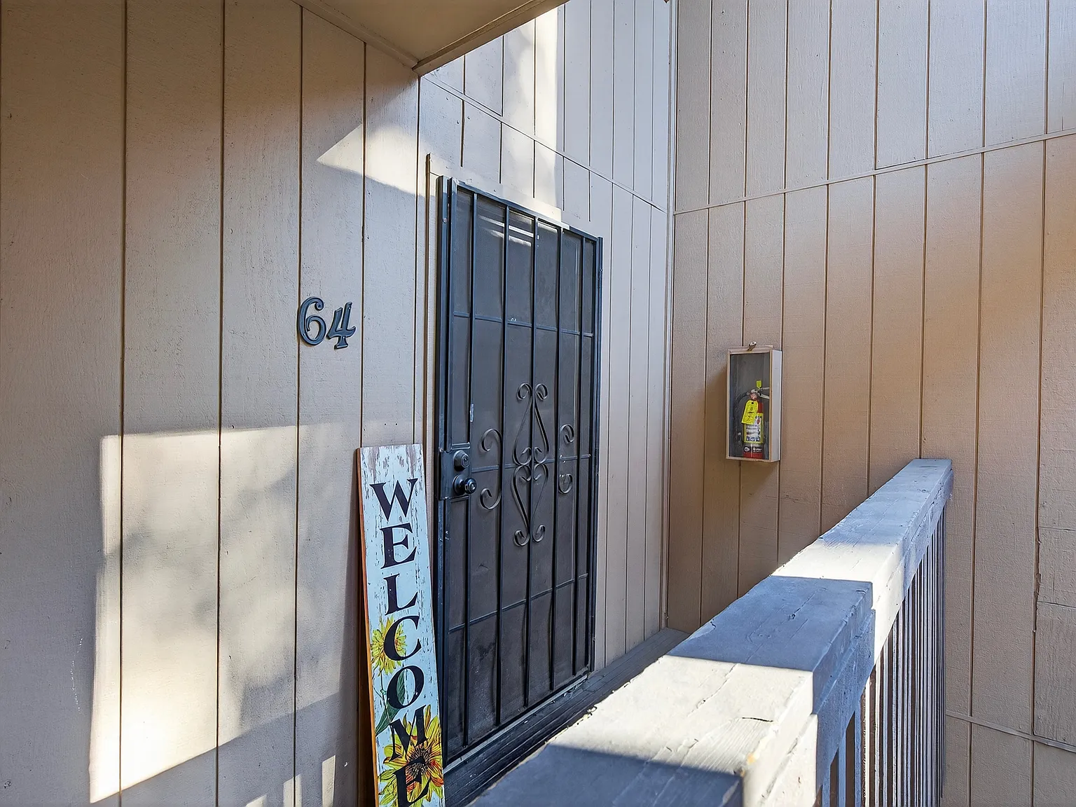 2 bed, 695 sqft, $1,600 — Photo 1