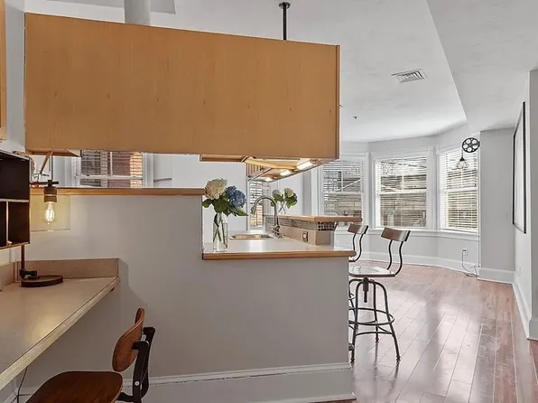 1 High St APT B, Amesbury, MA 01913