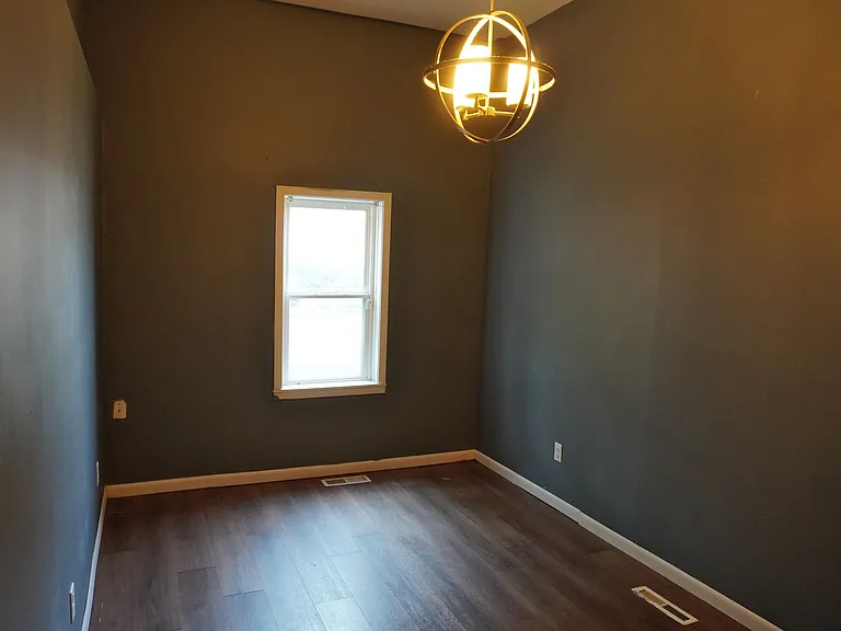 430 Case Ave E — Photo 6