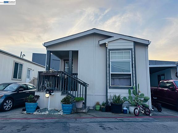 2nd image of 3015 E Bayshore Rd Spc 411