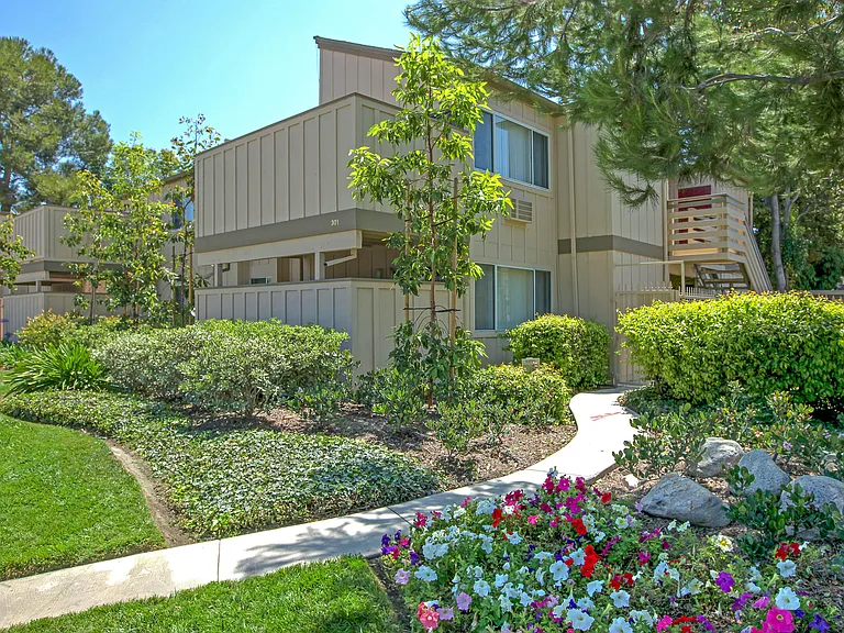 Highland Creek Apartment Homes — Photo 8