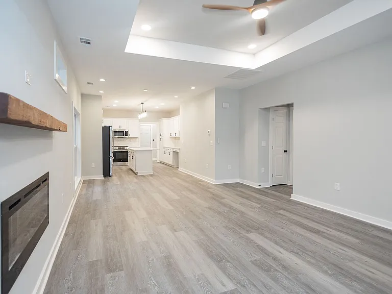 824 W Broad St — Photo 12
