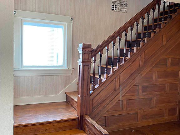 2nd image of 309 Pine St