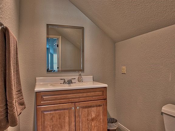 4th image of 165 Kamira Dr N