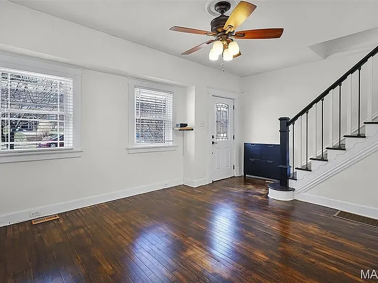 2326 Bellevue Ave — Photo 2